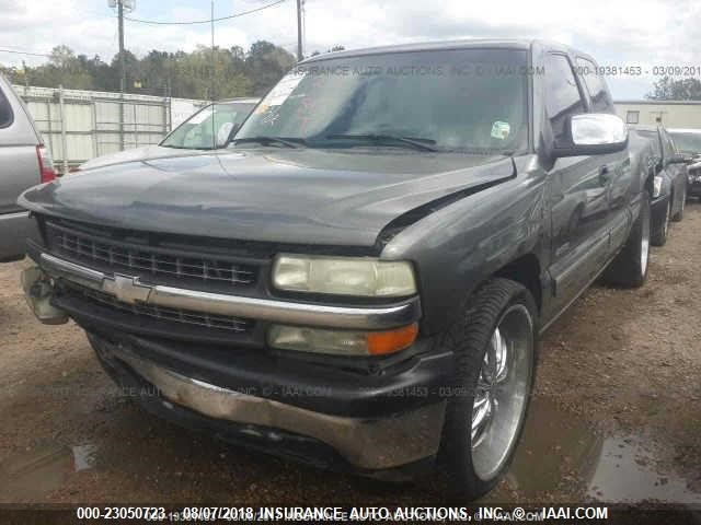 2GCEC19V321246890 - 2002 CHEVROLET SILVERADO C1500 GRAY photo 2