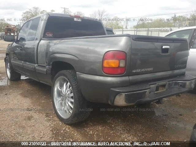 2GCEC19V321246890 - 2002 CHEVROLET SILVERADO C1500 GRAY photo 3