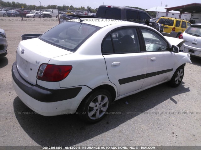 KNADE123686355681 - 2008 KIA RIO LX/SX WHITE photo 4