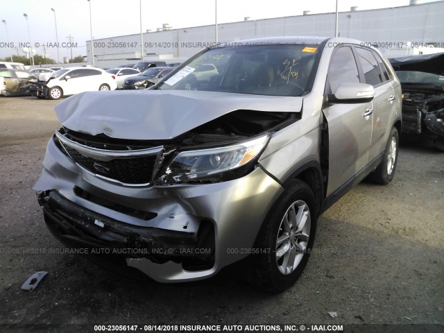 5XYKT3A62FG612272 - 2015 KIA SORENTO LX SILVER photo 2