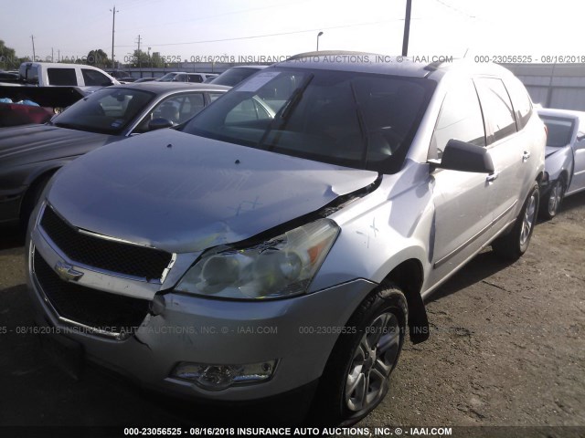 1GNLREED5AJ225576 - 2010 CHEVROLET TRAVERSE LS SILVER photo 2