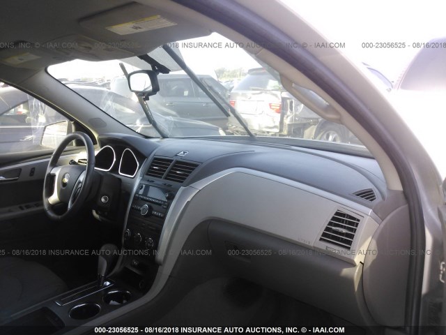 1GNLREED5AJ225576 - 2010 CHEVROLET TRAVERSE LS SILVER photo 5