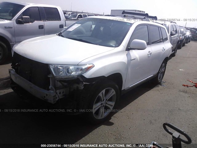 5TDDK3EH7DS261401 - 2013 TOYOTA HIGHLANDER LIMITED WHITE photo 2