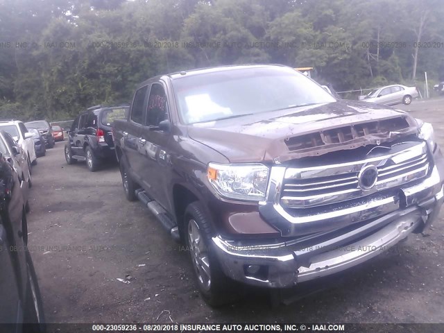 5TFAY5F19HX630337 - 2017 TOYOTA TUNDRA CREWMAX 1794/PLATINUM BROWN photo 1