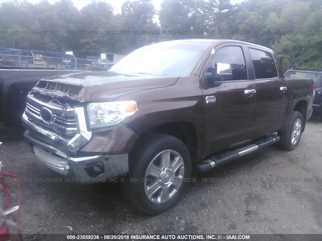 5TFAY5F19HX630337 - 2017 TOYOTA TUNDRA CREWMAX 1794/PLATINUM 棕色 照片 2