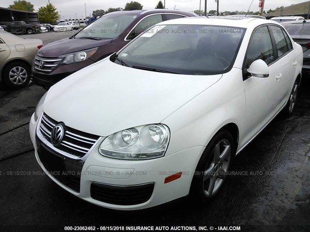 3VWRZ7AJ9AM153355 - 2010 VOLKSWAGEN JETTA SE/SEL WHITE photo 2