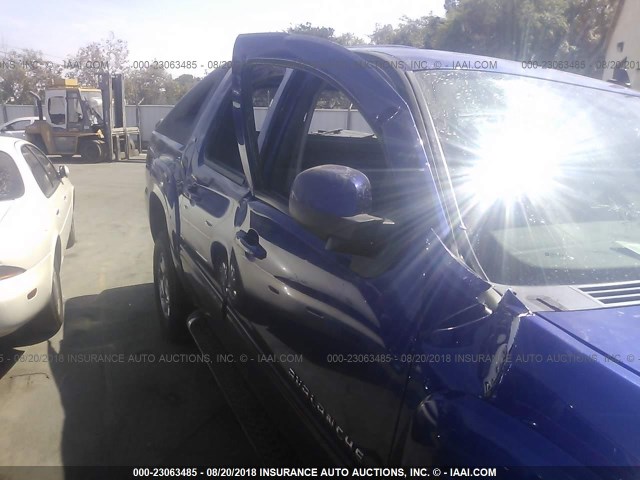 3GNVKFE04AG263690 - 2010 CHEVROLET AVALANCHE LT BLUE photo 6