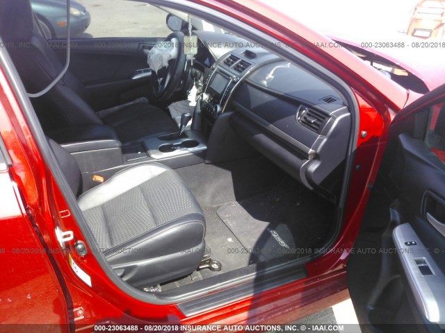 4T1BF1FK0CU534081 - 2012 TOYOTA CAMRY SE/LE/XLE RED photo 5