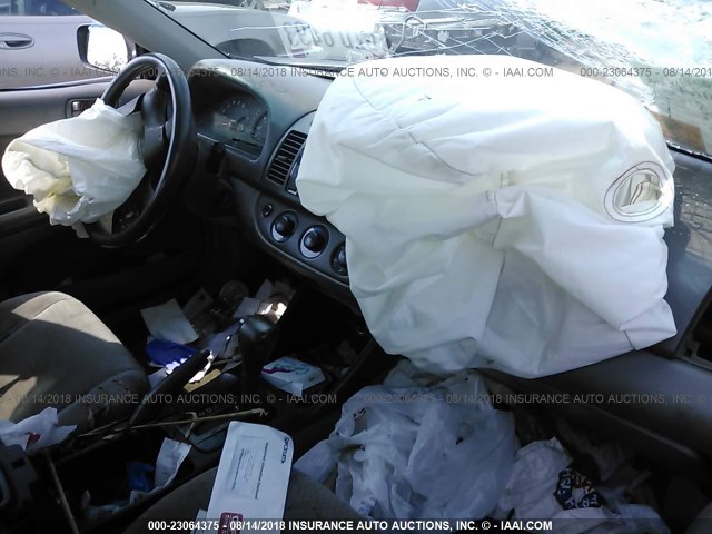 4T1BE32K34U827611 - 2004 TOYOTA CAMRY LE/XLE/SE GRAY photo 5