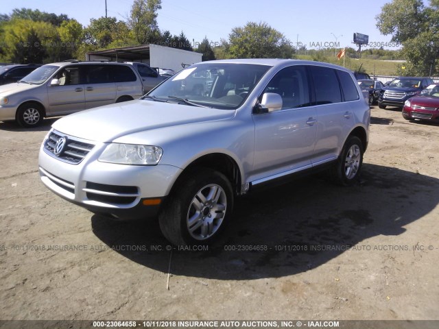 WVGCM77L64D054682 - 2004 VOLKSWAGEN TOUAREG 4.2 银色 照片 2