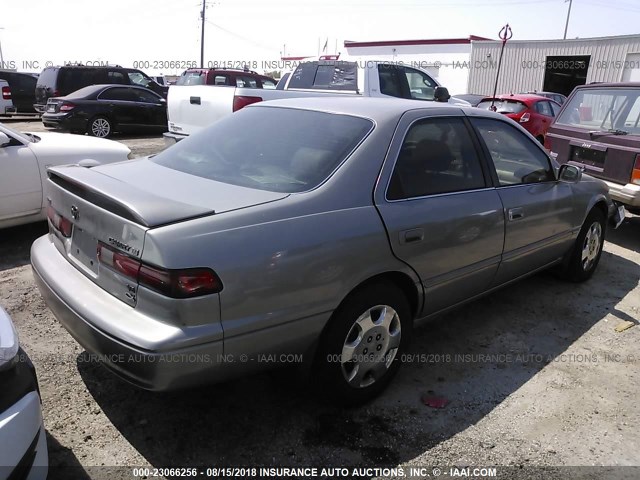 4T1BF22K9XU086098 - 1999 TOYOTA CAMRY LE/XLE Braun Foto 4