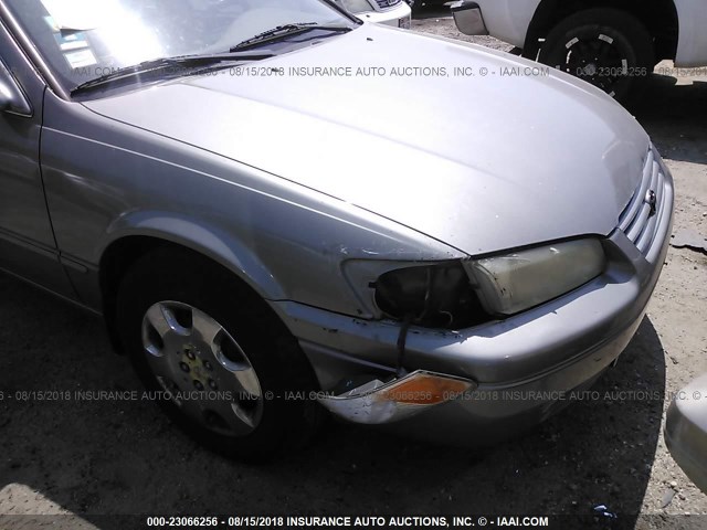 4T1BF22K9XU086098 - 1999 TOYOTA CAMRY LE/XLE Braun Foto 6