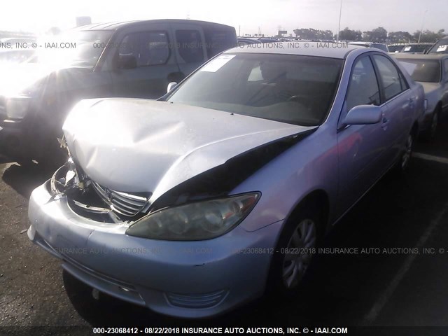 JTDBE32K063060958 - 2006 TOYOTA CAMRY LE/XLE Light Blue photo 2