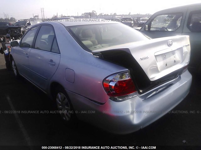 JTDBE32K063060958 - 2006 TOYOTA CAMRY LE/XLE Light Blue photo 3