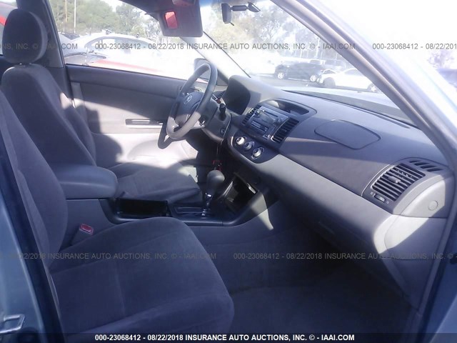 JTDBE32K063060958 - 2006 TOYOTA CAMRY LE/XLE Light Blue photo 5