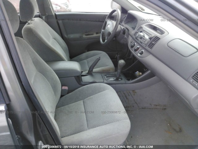 4T1BE30K04U868071 - 2004 TOYOTA CAMRY LE/XLE/SE GRAY photo 5