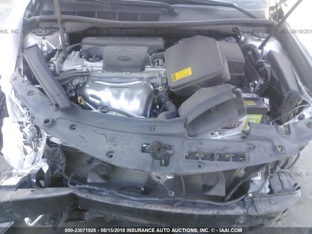 4T1BF1FK0EU415899 - 2014 TOYOTA CAMRY L/SE/LE/XLE ვერცხლისფერი ფოტო 10