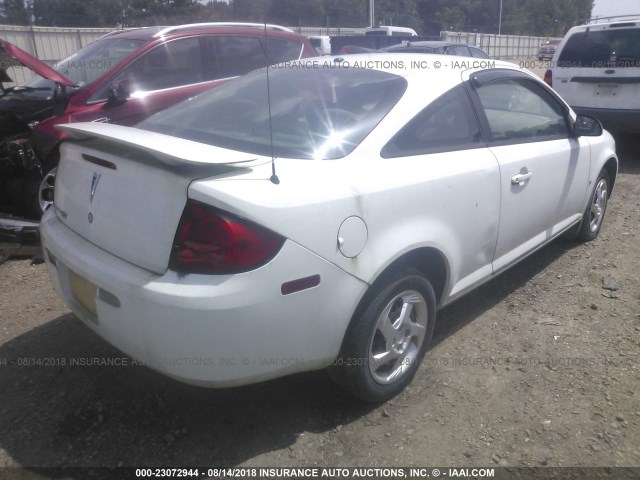 1G2AL15F477132988 - 2007 PONTIAC G5 WHITE photo 4