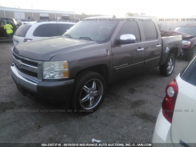 2GCEC130681224307 - 2008 CHEVROLET SILVERADO C1500 GRAY photo 2