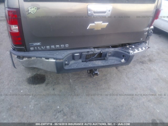 2GCEC130681224307 - 2008 CHEVROLET SILVERADO C1500 GRAY photo 6