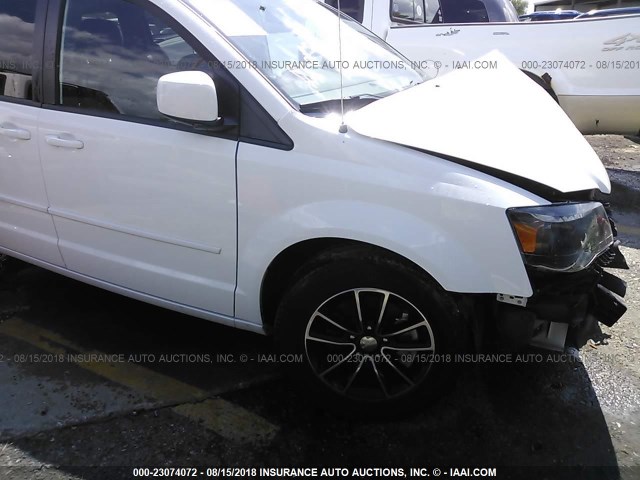 2C4RDGBG4GR350469 - 2016 DODGE GRAND CARAVAN SE WHITE photo 1