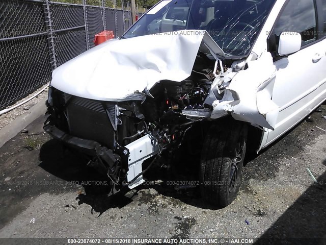 2C4RDGBG4GR350469 - 2016 DODGE GRAND CARAVAN SE WHITE photo 6