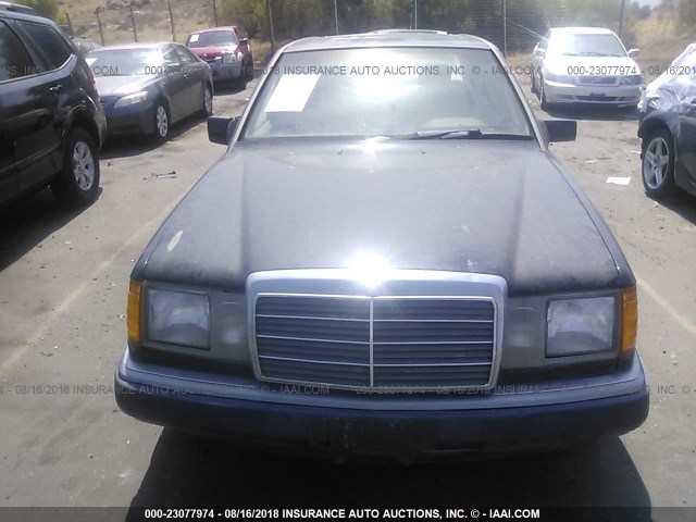 WDBEA28E9PC000147 - 1993 MERCEDES-BENZ 300 E 2.8 BLACK photo 6