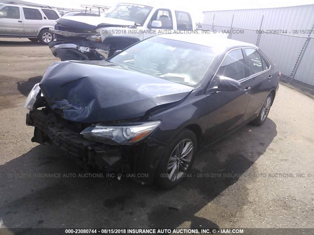 4T1BF1FK4HU370373 - 2017 TOYOTA CAMRY LE/XLE/SE/XSE BLACK photo 2