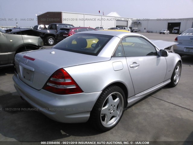 WDBKK65F41F175707 - 2001 MERCEDES-BENZ SLK 320 SILVER photo 4