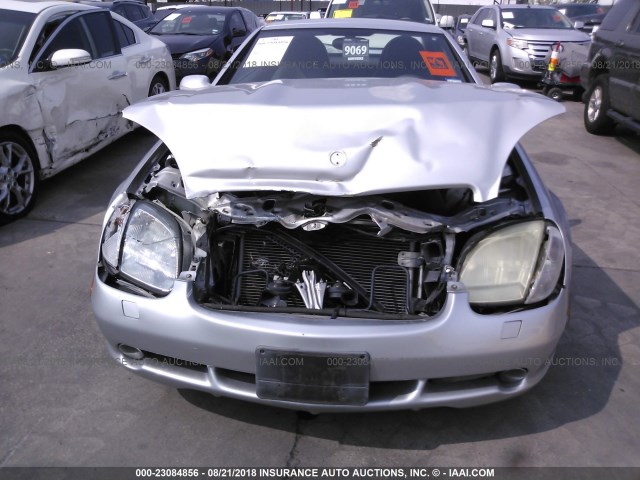 WDBKK65F41F175707 - 2001 MERCEDES-BENZ SLK 320 SILVER photo 6