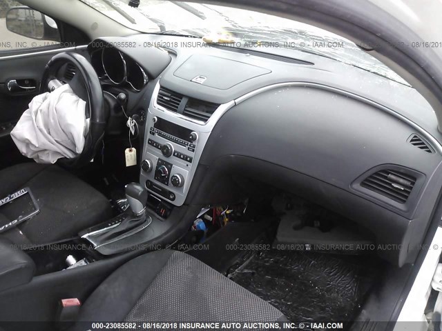 1G1ZC5EB2AF302581 - 2010 CHEVROLET MALIBU 1LT WHITE photo 5