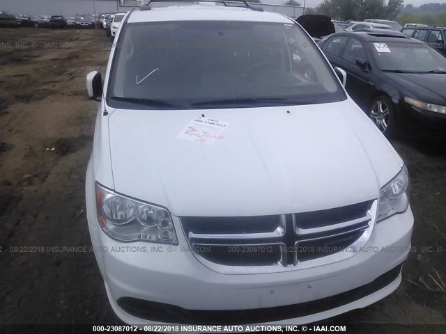 2C4RDGCG5GR318919 - 2016 DODGE GRAND CARAVAN SXT WHITE photo 6