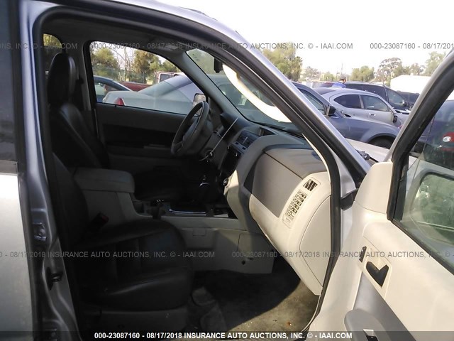 1FMCU4K31BKA16551 - 2011 FORD ESCAPE HYBRID SILVER photo 5