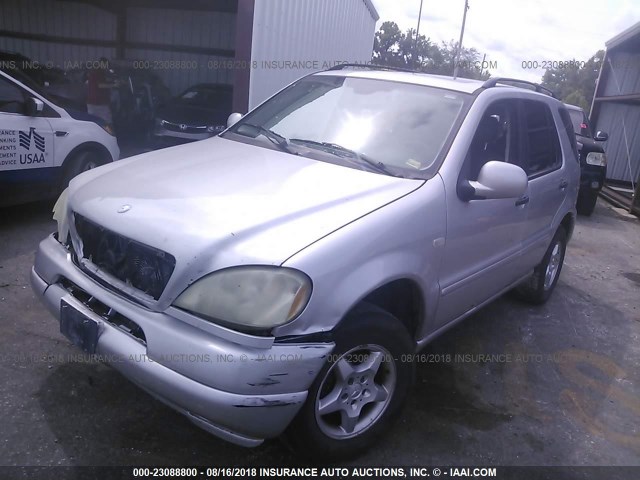 4JGAB54E51A283424 - 2001 MERCEDES-BENZ ML 320 SILVER photo 2