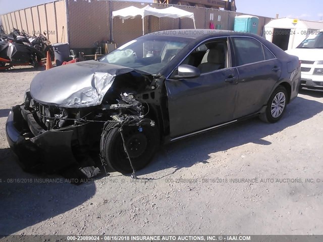 4T1BF1FK6DU218704 - 2013 TOYOTA CAMRY L/SE/LE/XLE Boz foto 2