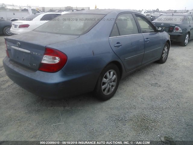 JTDBF30K320005884 - 2002 TOYOTA CAMRY LE/XLE/SE BLUE photo 4