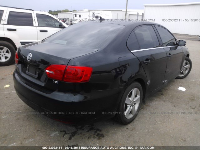 3VWLL7AJ6DM388016 - 2013 VOLKSWAGEN JETTA TDI BLACK photo 4