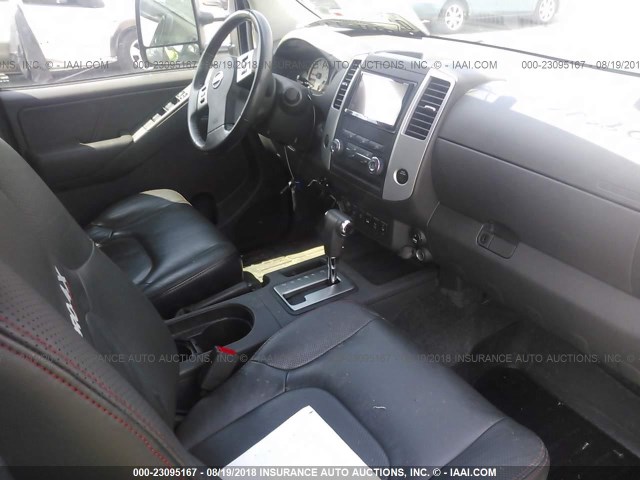 1N6AD0EV6AC438452 - 2010 NISSAN FRONTIER CREW CAB SE/LE/NISMO GRAY photo 5