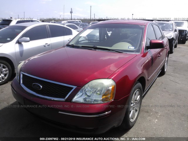 1FAFP24175G132942 - 2005 FORD FIVE HUNDRED SEL RED photo 2