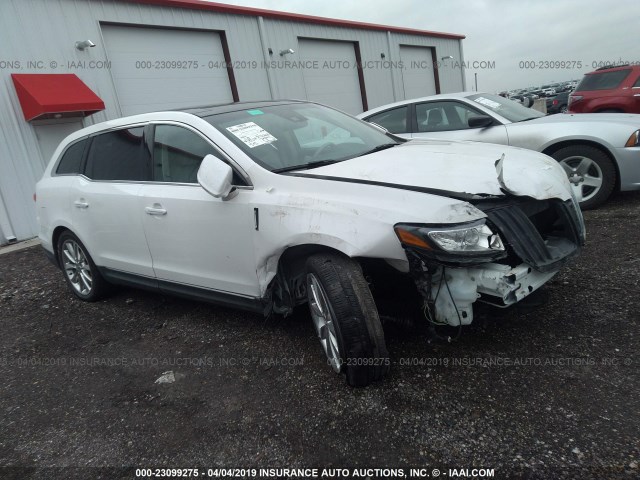 2LMHJ5AT8ABJ25379 - 2010 LINCOLN MKT WHITE photo 1