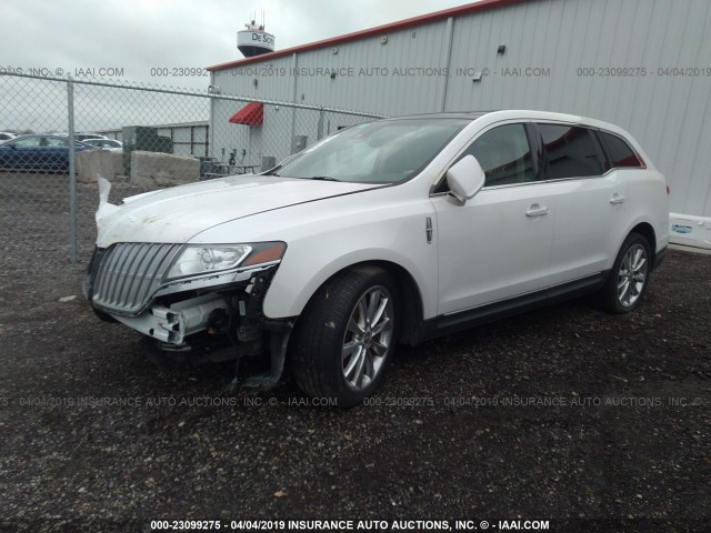 2LMHJ5AT8ABJ25379 - 2010 LINCOLN MKT WHITE photo 2