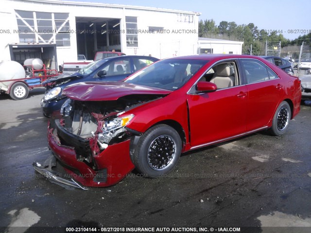 4T1BF1FK4DU644004 - 2013 TOYOTA CAMRY L/SE/LE/XLE Qırmızı foto 2