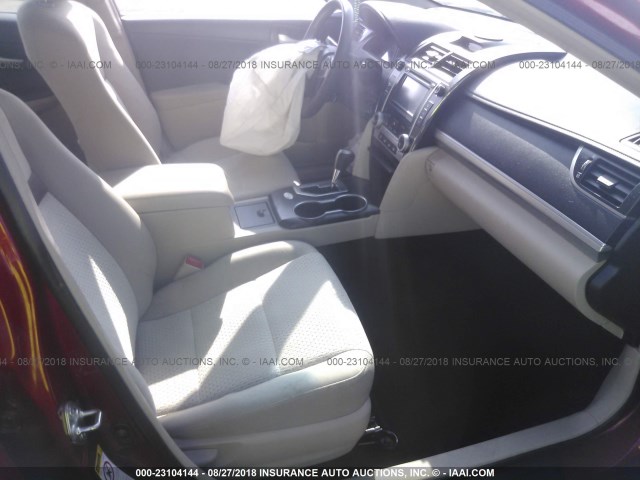 4T1BF1FK4DU644004 - 2013 TOYOTA CAMRY L/SE/LE/XLE Qırmızı foto 5
