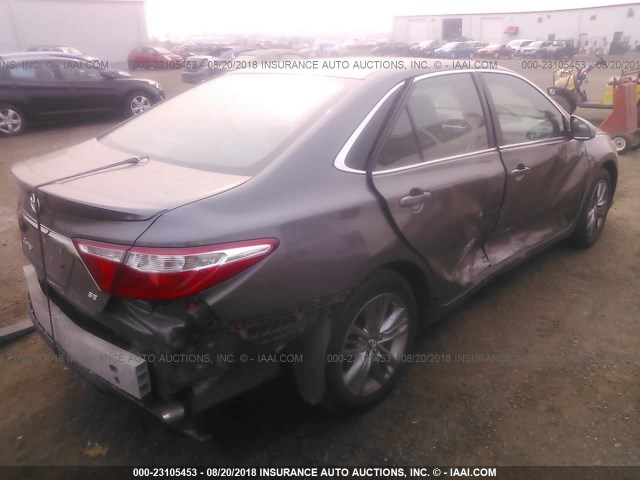 4T1BF1FK3FU960304 - 2015 TOYOTA CAMRY LE/XLE/SE/XSE GRAY photo 4