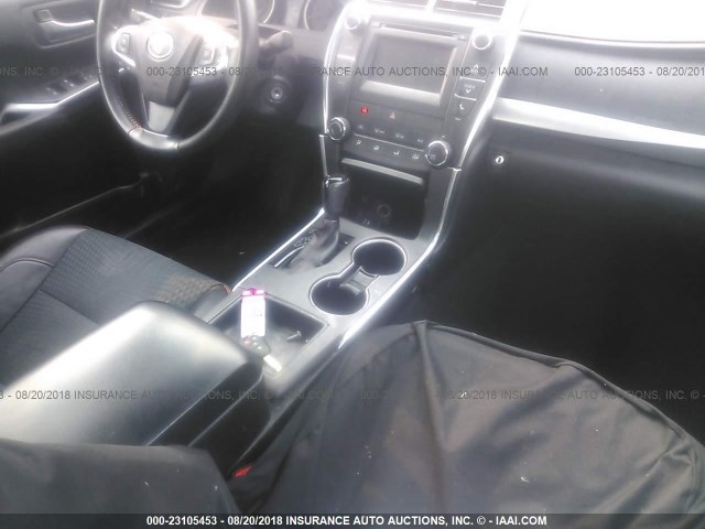 4T1BF1FK3FU960304 - 2015 TOYOTA CAMRY LE/XLE/SE/XSE GRAY photo 5