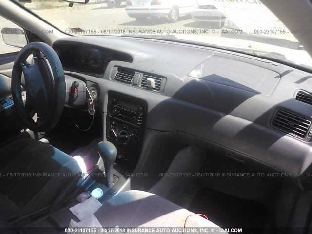 4T1BG22KX1U056659 - 2001 TOYOTA CAMRY CE/LE/XLE 银色 照片 5