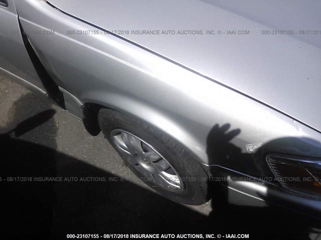 4T1BG22KX1U056659 - 2001 TOYOTA CAMRY CE/LE/XLE 银色 照片 6