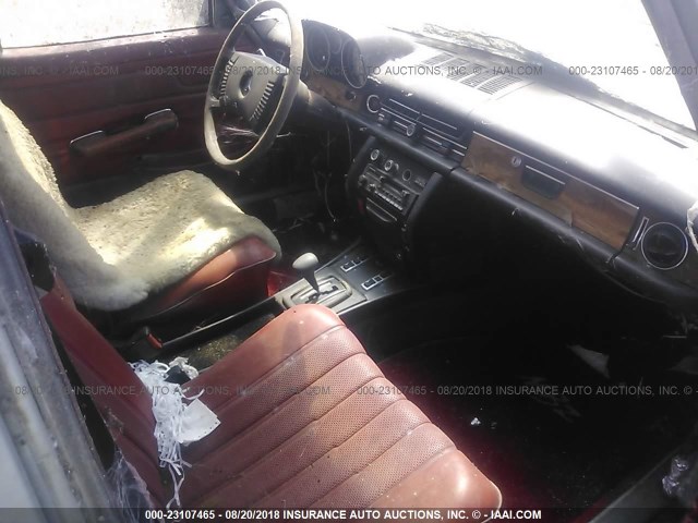 11511412034195 - 1976 MERCEDES-BENZ 300 SILVER photo 5