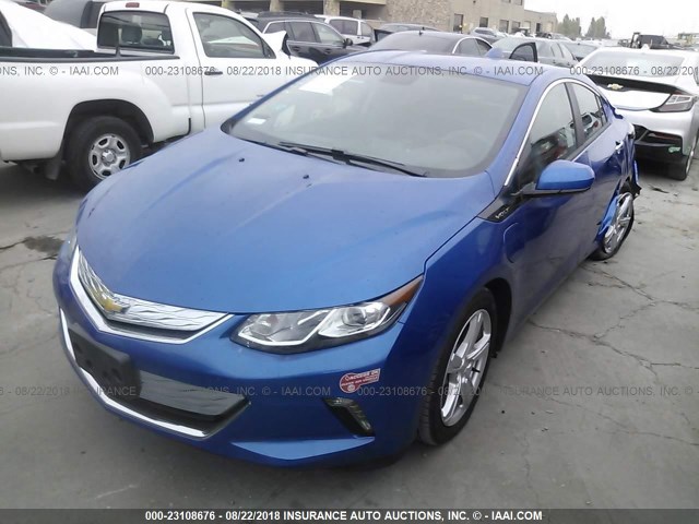 1G1RC6S54JU136452 - 2018 CHEVROLET VOLT LT BLUE photo 2