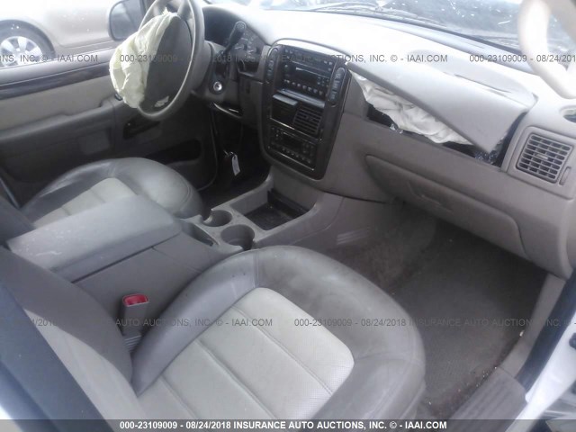 1FMDU74W02ZC22707 - 2002 FORD EXPLORER EDDIE BAUER WHITE photo 5